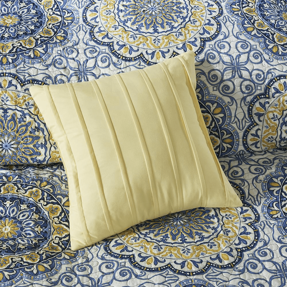 6 Piece Reversible Quilt Set with Throw Pillows - posh&amp;polish variety