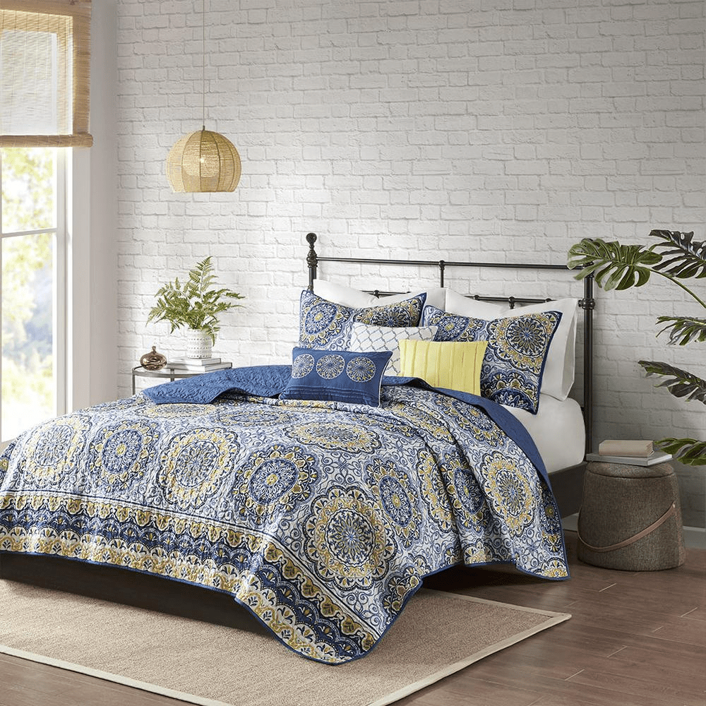 6 Piece Reversible Quilt Set with Throw Pillows - posh&amp;polish variety