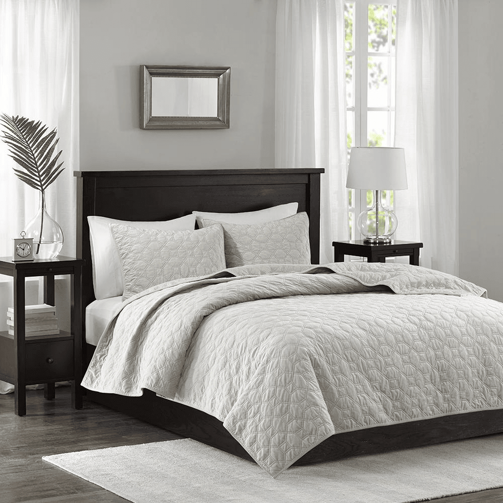 Harper Velvet Quilt Set, 3-Piece – Ivory - posh&amp;polish variety