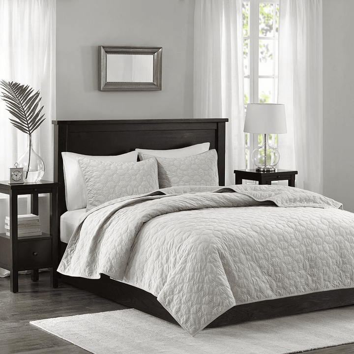 Harper Velvet Quilt Set, 3-Piece – Ivory - posh&amp;polish variety