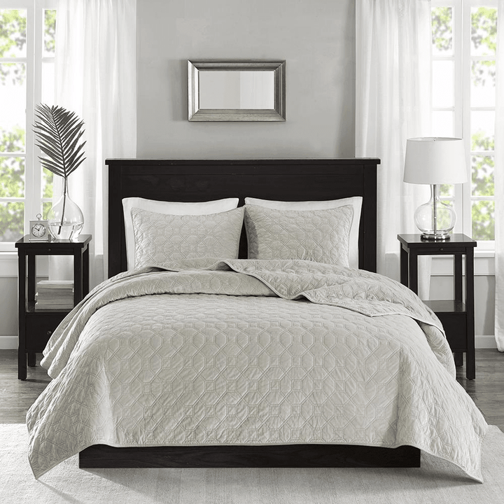 Harper Velvet Quilt Set, 3-Piece – Ivory - posh&amp;polish variety