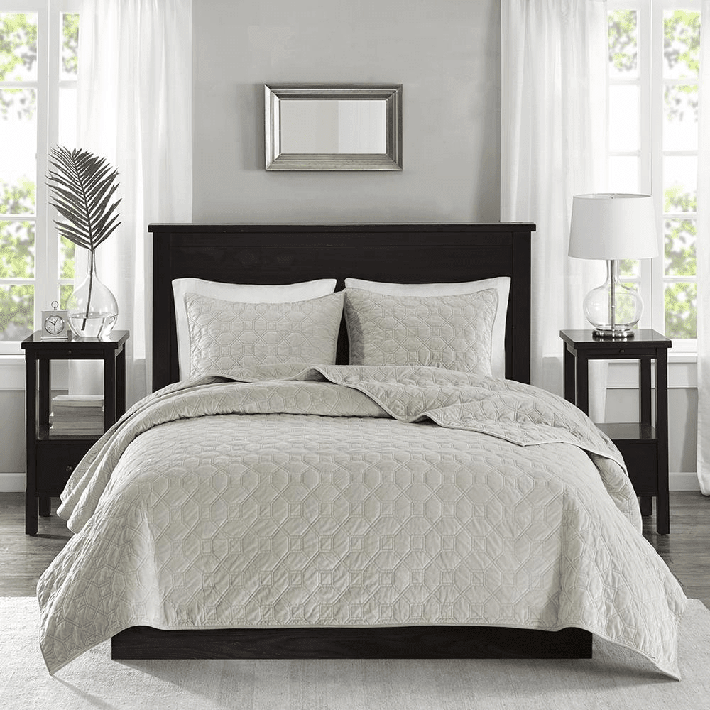 Harper Velvet Quilt Set, 3-Piece – Ivory - posh&amp;polish variety