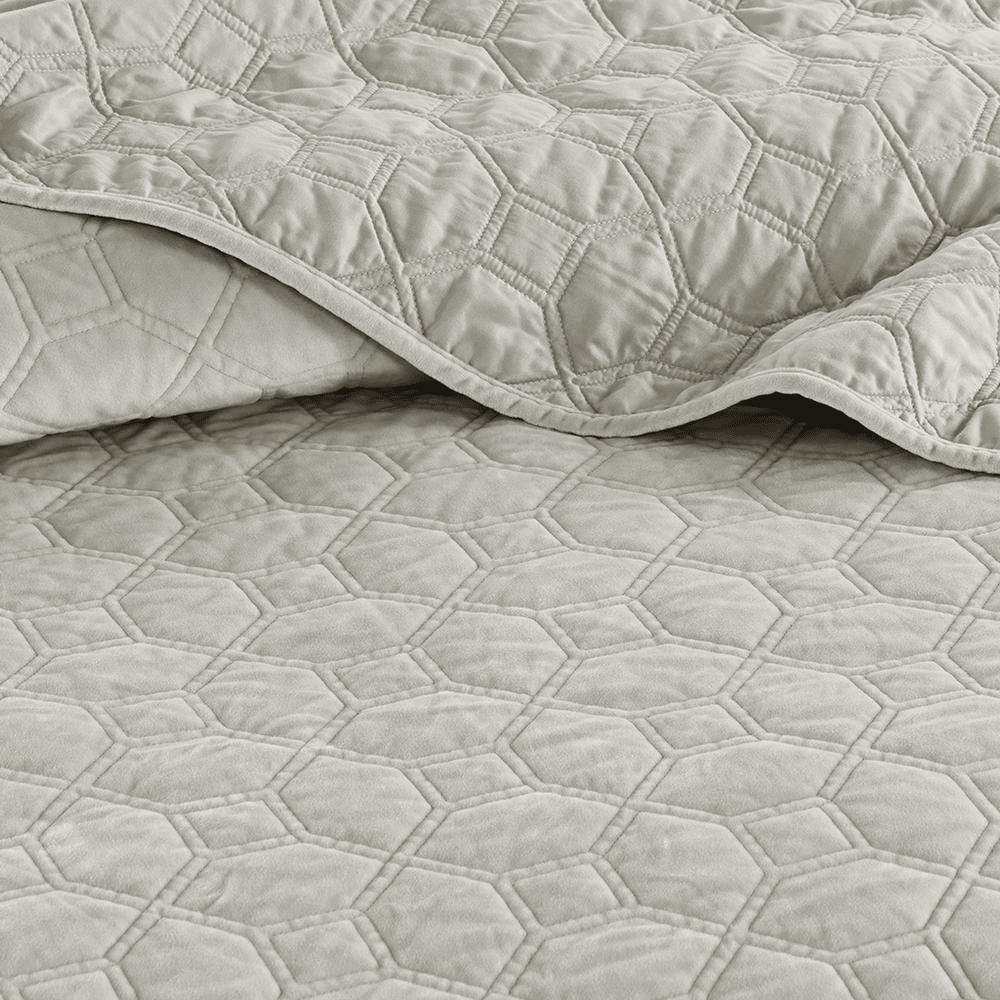 Madison Park Harper Velvet 3-Piece Quilt Set – (Full/Queen) - posh&amp;polish variety