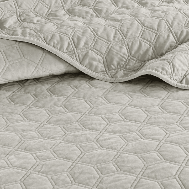 Madison Park Harper Velvet 3-Piece Quilt Set – (Full/Queen) - posh&amp;polish variety