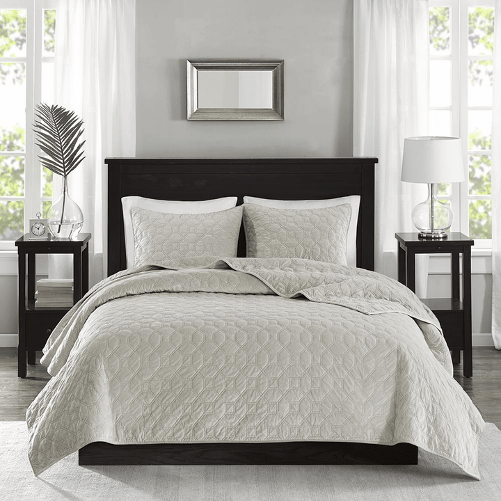 Madison Park Harper Velvet 3-Piece Quilt Set – (Full/Queen) - posh&amp;polish variety
