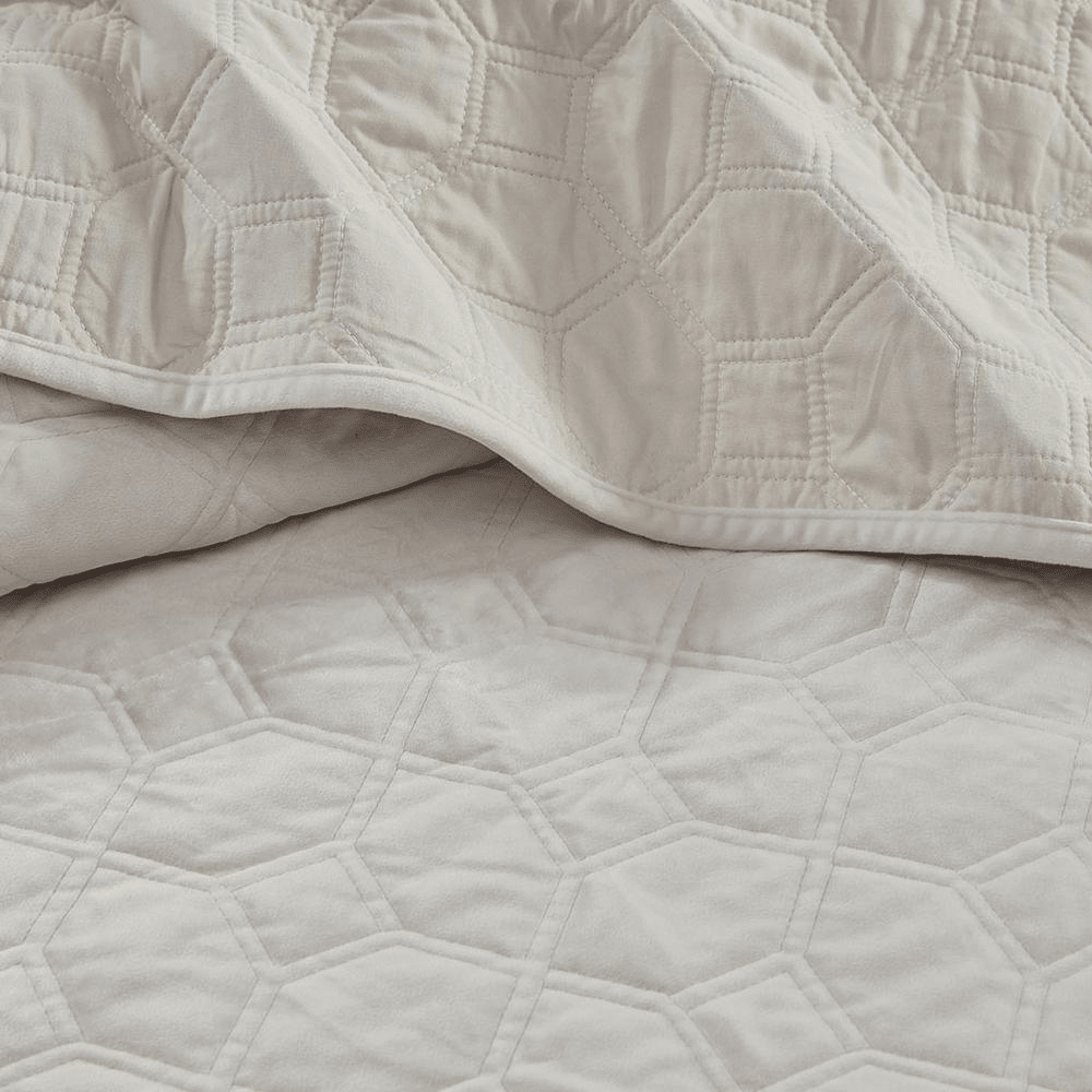 Madison Park Harper Velvet 3-Piece Quilt Set – (Full/Queen) - posh&amp;polish variety