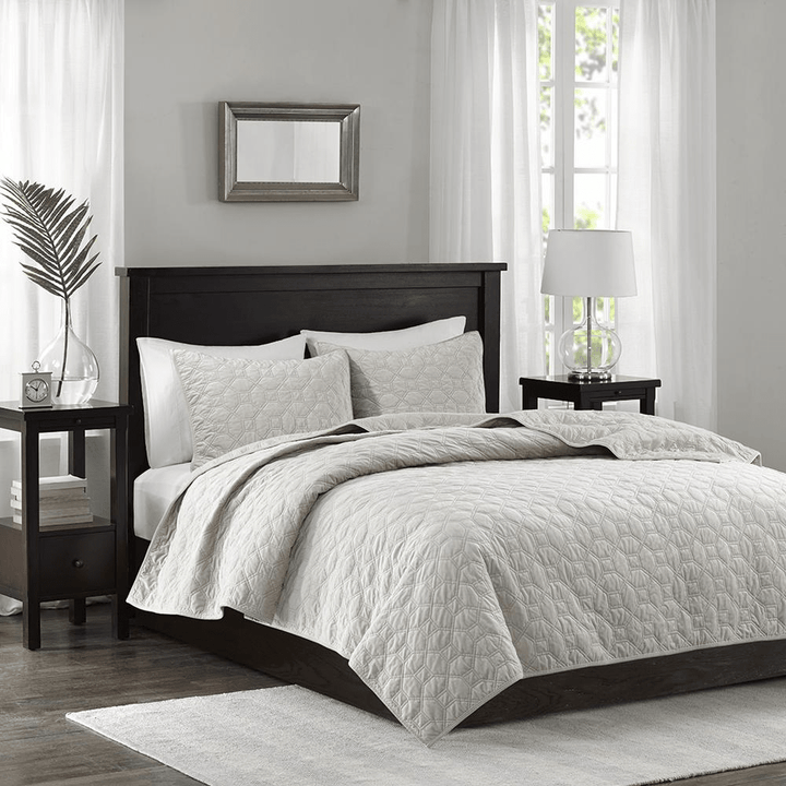 Madison Park Harper Velvet 3-Piece Quilt Set – (Full/Queen) - posh&amp;polish variety