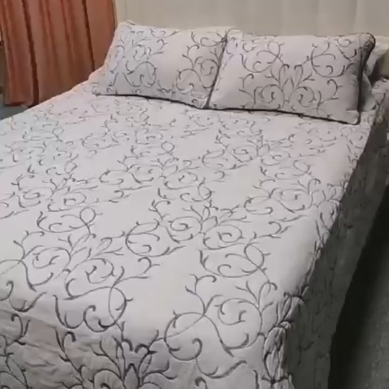 Reversible Cotton Quilt Set Embroidered & Cozy Bedding
